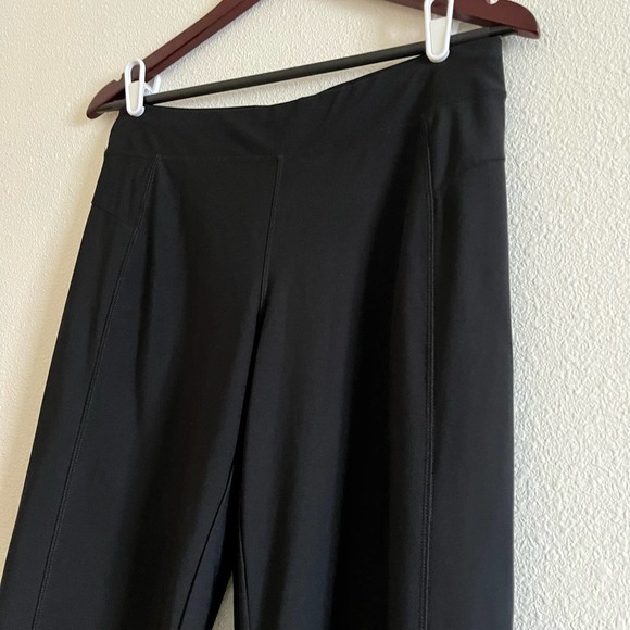 L.L. Bean Size small Black Cropped Flare Yoga Pants - Picture 1 of 6